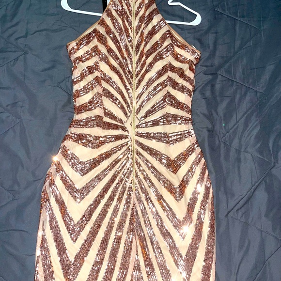 It is a beautiful short dress.  it's totally new - Picture 4 of 6